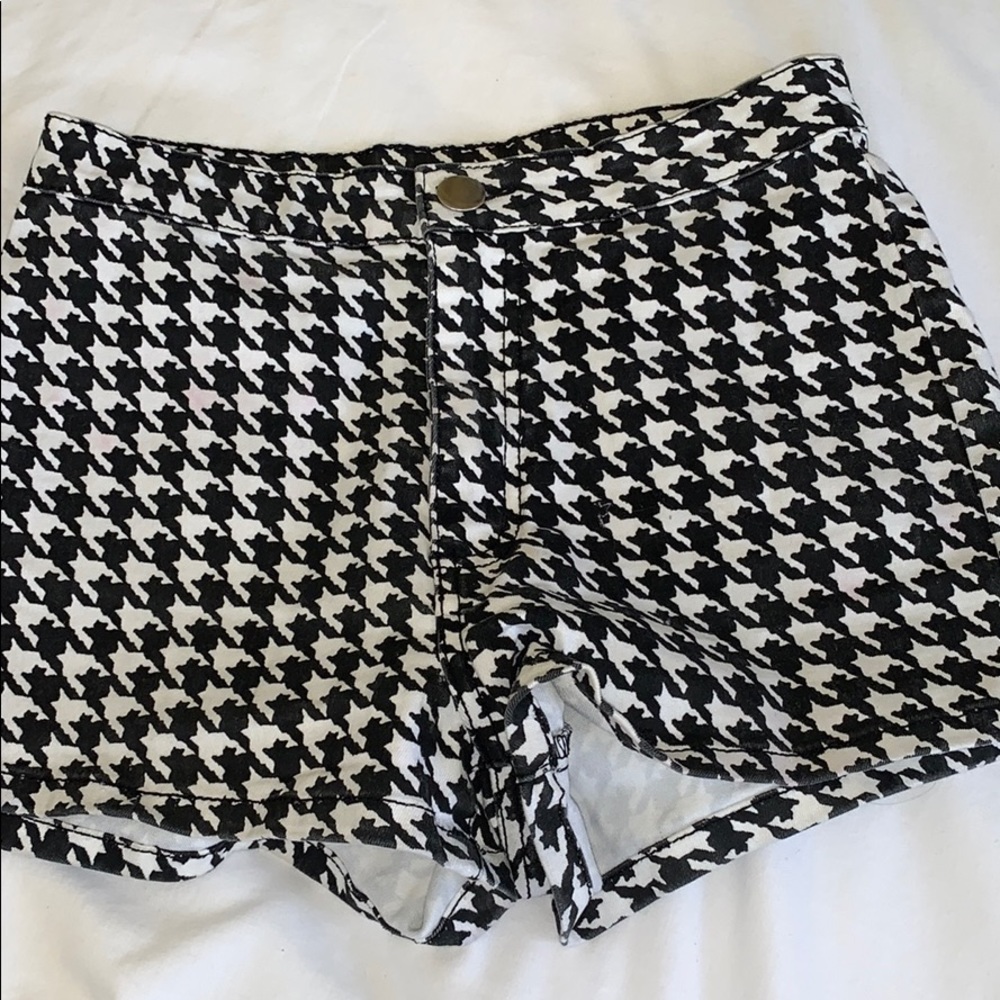 High wasted houndstooth plaid shorts